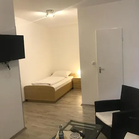 Inn Und Zur Frischen Quelle *