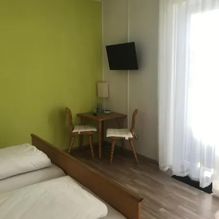 Und Zur Frischen Quelle Fogadó