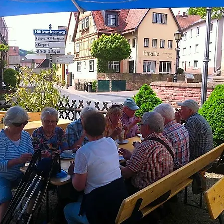 Und Zur Frischen Quelle Fogadó